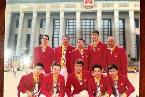 国乒教练肖战晒08奥运合照，二王一马今成教练续写传奇