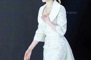 刘亦菲白裙亮相引热议，分享美容秘诀与演员心得