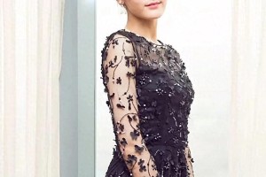 迪丽热巴2020年前后红毯造型对比：发型如何影响颜值巅峰
